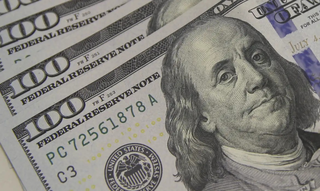 D&oacute;lar cai para R$ 5,46 e bolsa recupera ap&oacute;s duas quedas