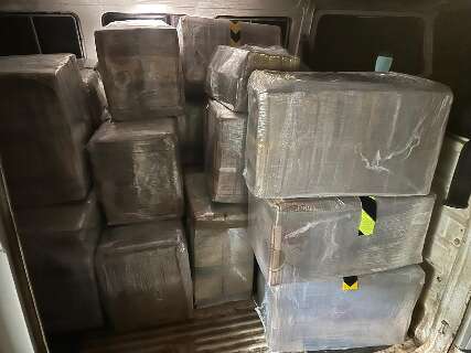 Barbeiro e empres&aacute;rio s&atilde;o presos com R$ 2,86 milh&otilde;es em maconha