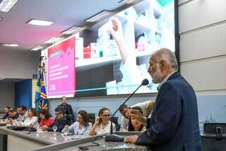 Prefeitura corta R$ 3,5 milh&otilde;es do or&ccedil;amento para compra de medicamentos