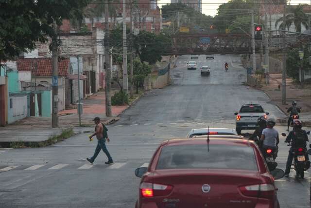 Frente fria traz chuva e risco de tempestades neste in&iacute;cio de semana