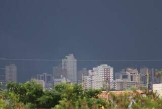 Chuva e vento marcam a segunda-feira em MS, segundo meteorologista 