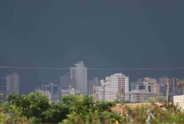 Chuva e vento marcam a segunda-feira em MS, segundo meteorologista 