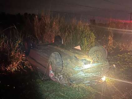 Condutor de Celta morre ap&oacute;s bater em Palio e capotar em rodovia federal