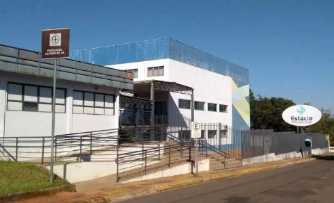 Ap&oacute;s 4 anos, ex-alunos recebem indeniza&ccedil;&atilde;o por encerramento de curso