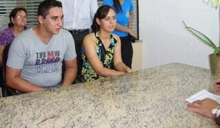 Nascidos no mesmo dia e hospital se reencontram e casam ap&oacute;s 20 anos