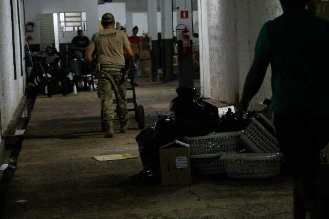 Presos em dep&oacute;sito de perfumes contrabandeados s&atilde;o liberados ap&oacute;s fian&ccedil;a
