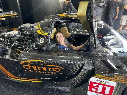 Nathalia seguiu os passos do pai mec&acirc;nico e chegou &agrave; Stock Car