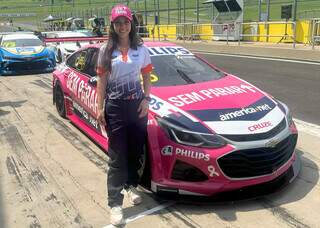 Nathalia seguiu os passos do pai mec&acirc;nico e chegou &agrave; Stock Car