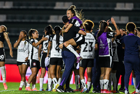 Corinthians elimina Ferrovi&aacute;ria nos p&ecirc;naltis e avan&ccedil;a &agrave; final da Libertadores