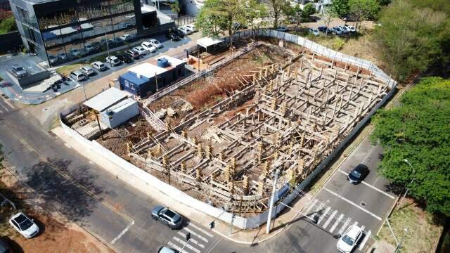 Obra da nova Depac Centro emperra em solo rochoso e entrega &eacute; adiada para 2026
