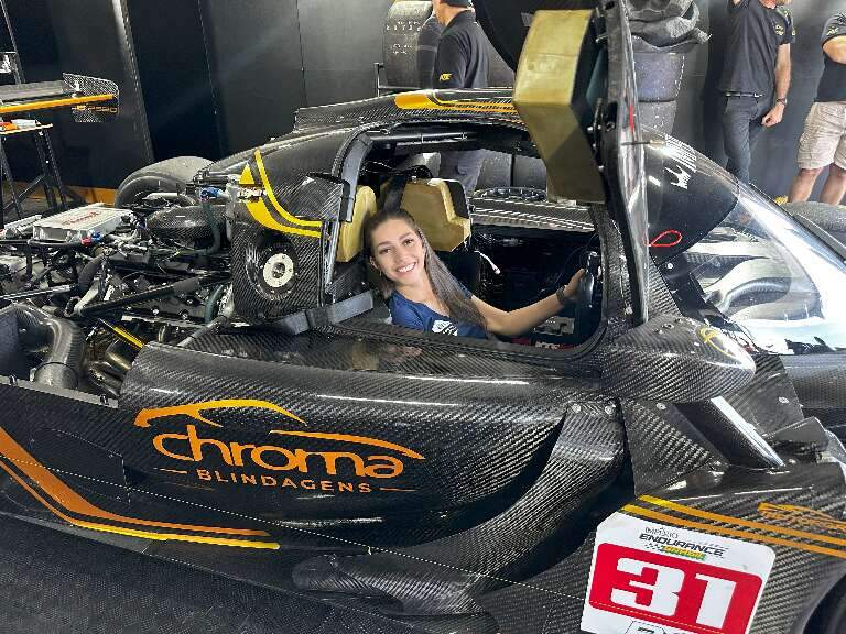 Nathalia seguiu os passos do pai mecânico e chegou à Stock Car