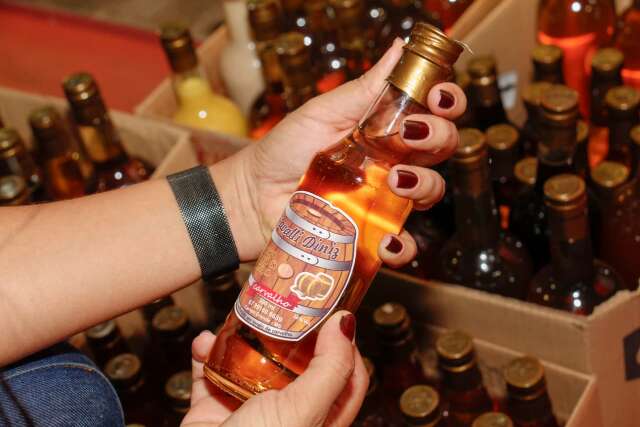 Fiscaliza&ccedil;&atilde;o apreende bebidas sem registro na Feira Central