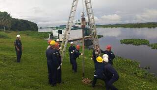 Base da Marinha em Ladário implanta balizamento em trecho paraguaio da hidrovia Base da Marinha em Ladário implanta balizamento em trecho paraguaio da hidrovia
