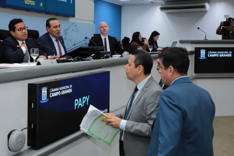 C&acirc;mara anuncia pacote de cortes para reduzir gastos de 20% em 4 anos 