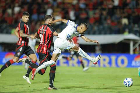 Vit&oacute;ria marca dois e vence Bahia com gola&ccedil;o de Ra&uacute;l C&aacute;ceres
