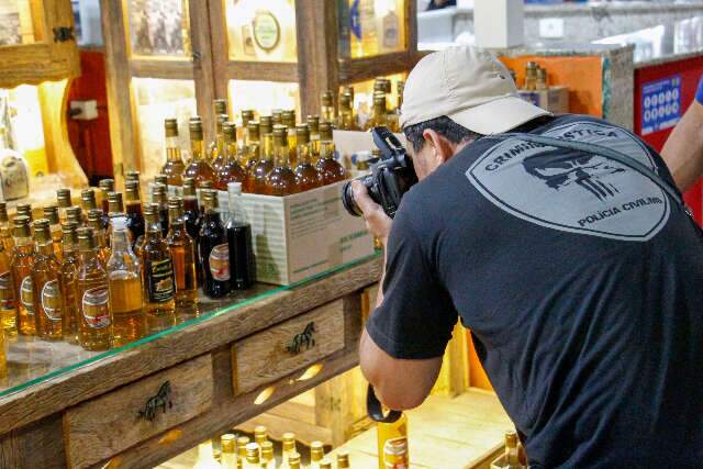 Feira Central diz que box alvo de fiscaliza&ccedil;&atilde;o buscava regularizar bebidas