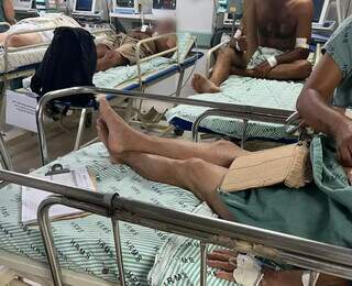 Sem ventila&ccedil;&atilde;o, pacientes improvisam papel&atilde;o para tentar amenizar calor no HR