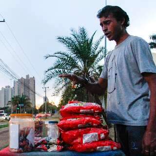 De imigrantes a veteranos, ambulantes ocupam todos os cantos de Campo Grande