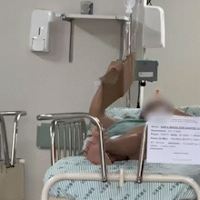 Sem ventila&ccedil;&atilde;o, pacientes improvisam papel&atilde;o para tentar amenizar calor no HR