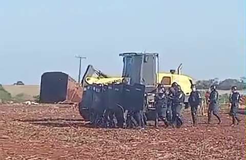 PM diz que confronto com ind&iacute;genas teve armas apreendidas e viatura danificada