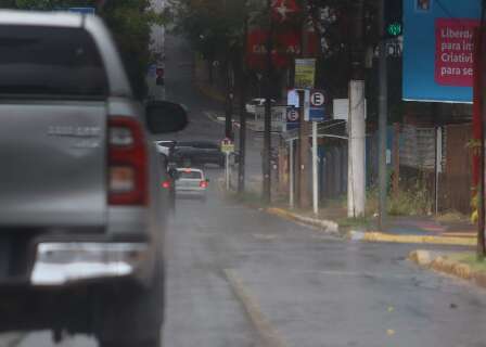 Chuva chega para aliviar calor&atilde;o de Campo Grande ap&oacute;s quatro dias de estiagem