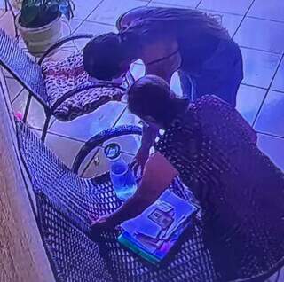 Golpe do &ldquo;vale-g&aacute;s&rdquo; se espalha e v&iacute;timas relatam visitas de falsas assistentes