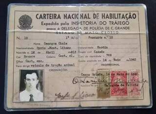 Celso guarda carteira de habilita&ccedil;&atilde;o de charrete tirada pelo pai em 1942