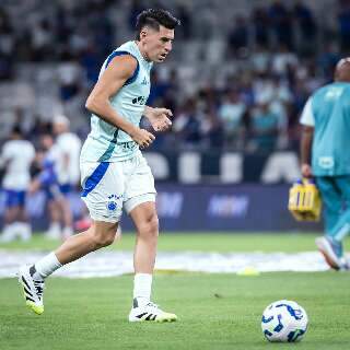 Cruzeiro vence Fortaleza e mant&eacute;m press&atilde;o sobre Palmeiras e Flamengo