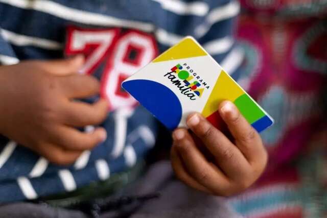 Minist&eacute;rio nega pagamento de 13&ordm; sal&aacute;rio para benefici&aacute;rios do Bolsa Fam&iacute;lia