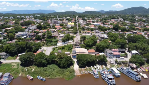 Rapaz &eacute; esfaqueado no pesco&ccedil;o e nas costas ap&oacute;s desentendimento em festa 