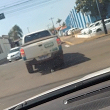 Ve&iacute;culo da Iagro &eacute; flagrado fazendo convers&atilde;o proibida na Avenida Zahran