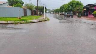 Ap&oacute;s ventania, Dourados registra 14 mil&iacute;metros de chuva e segue em alerta