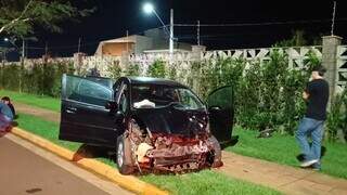 Adolescente de 17 anos morre após carro bater em muro e motorista é preso Adolescente de 17 anos morre após carro bater em muro e motorista é preso