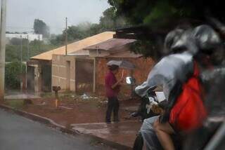 Chuva branda volta &agrave; Capital, mas alerta indica risco de alagamentos e granizo