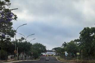 Campo Grande tem manhã fria e alerta de tempestade segue em todo MS Campo Grande tem manhã fria e alerta de tempestade segue em todo MS