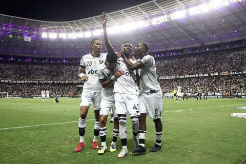 Botafogo vence Cear&aacute; por 2 a 0 e se mant&eacute;m na briga pelo G-4 do Brasileir&atilde;o