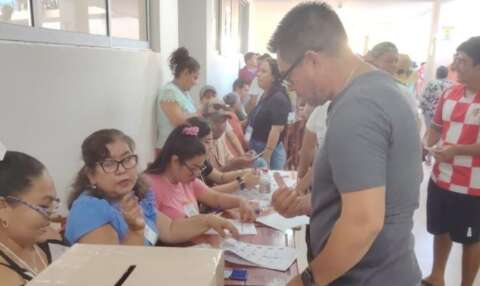 Bolivianos votam neste domingo para escolher presidente em 2&ordm; turno 