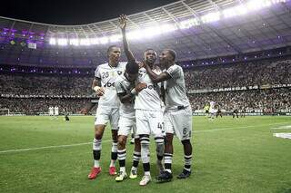 Botafogo vence Cear&aacute; por 2 a 0 e se mant&eacute;m na briga pelo G-4 do Brasileir&atilde;o