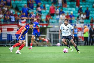 Bahia goleia o Gr&ecirc;mio na Fonte Nova e reage ap&oacute;s derrota no Ba-Vi