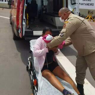 Bebê nasce no coração do Pantanal: pai faz parto orientado por bombeiros Bebê nasce no coração do Pantanal: pai faz parto orientado por bombeiros