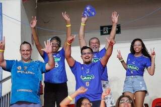 Fam&iacute;lias e f&atilde;s celebram espet&aacute;culo do voleibol nacional em Campo Grande