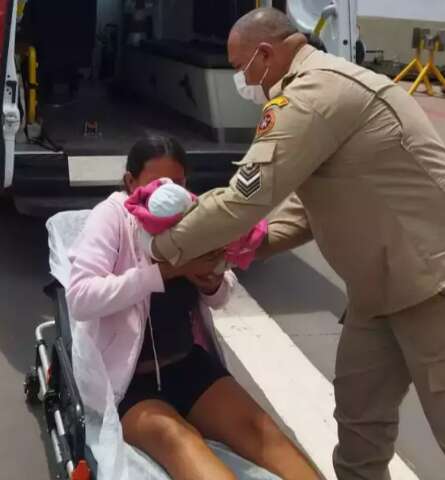 Pai faz parto da filha no meio do Pantanal com ajuda dos bombeiros por telefone