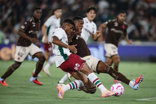 Vasco supera Fluminense em cl&aacute;ssico e Juventude vence Bragantino em casa
