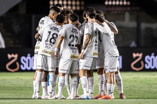 Vit&oacute;ria supera Santos em confronto direto contra o rebaixamento