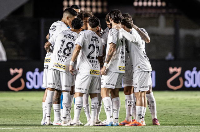 Vit&oacute;ria supera Santos em confronto direto contra o rebaixamento