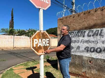 &quot;Acidente toda semana&quot;, dizem moradores ap&oacute;s morte de motoentregador