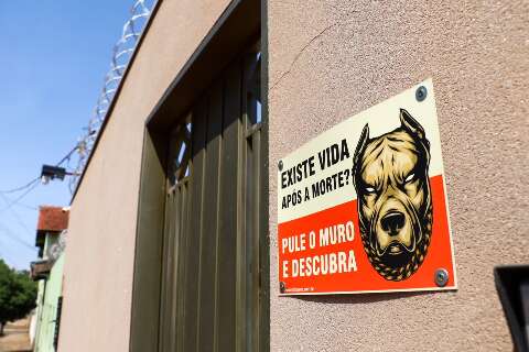 Na rota dos &ldquo;n&oacute;ias&rdquo;, bairro encolhe, refor&ccedil;a seguran&ccedil;a e sonha com porta aberta