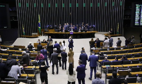 Deputados endurecem leis sobre &quot;novo canga&ccedil;o&quot; e crimes contra agentes
