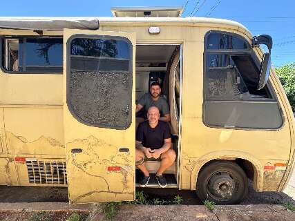 H&aacute; 4 anos, casal desistiu de tudo para ter paz em motorhome