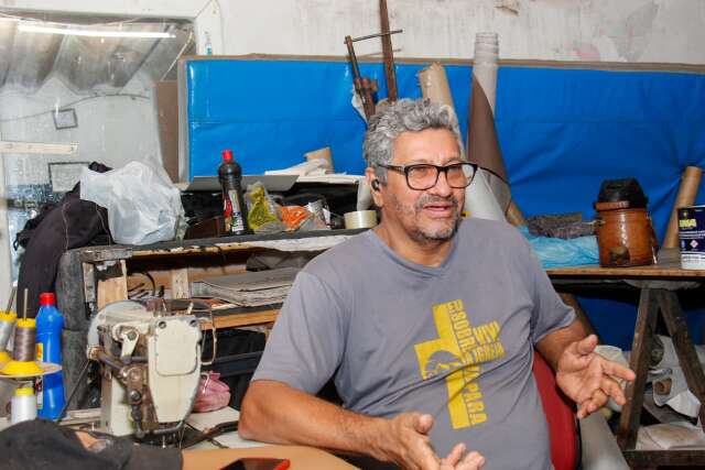 Tapeceiro h&aacute; 40 anos encara qualquer estofado, de sof&aacute; a caix&atilde;o 
